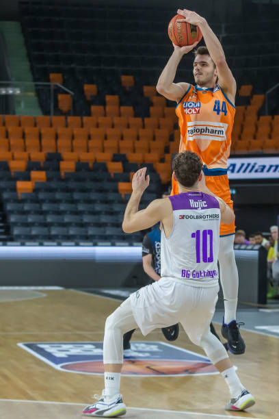 他在场上的 他在场上的