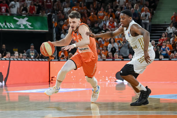 高球队的竞 高球队的竞